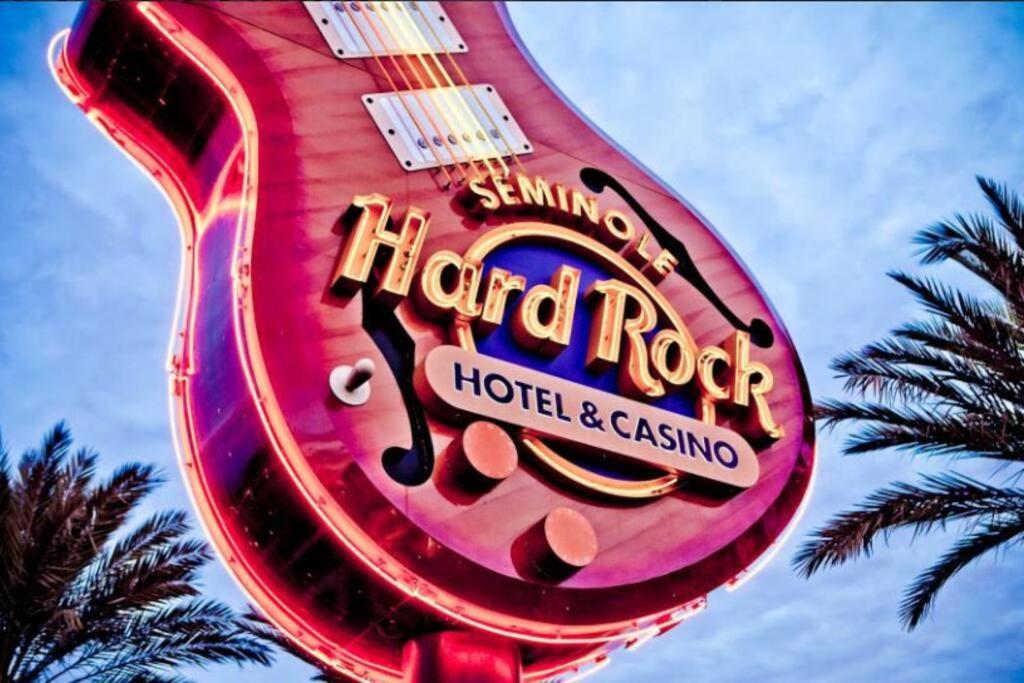 Stylish Suite Tampa Minutes To Hard Rock Casino Mango Екстер'єр фото