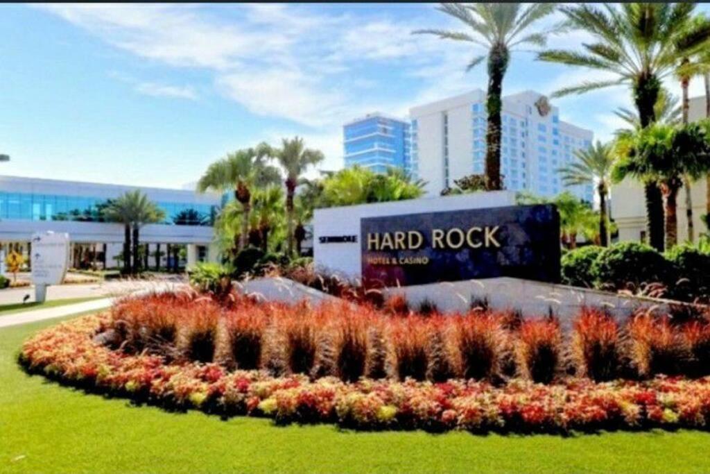 Stylish Suite Tampa Minutes To Hard Rock Casino Mango Екстер'єр фото